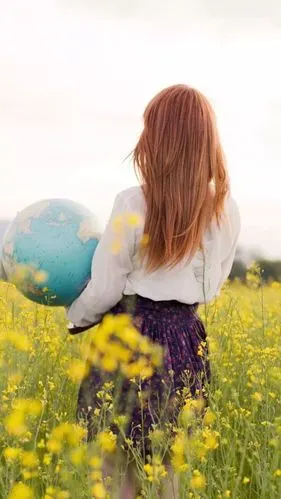 女生黑夜背影图片