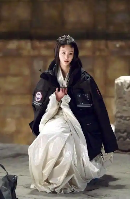 郑爽《倩女幽魂》聂小倩造型曝光遭群嘲,又瘦又丧没鬼气没灵气