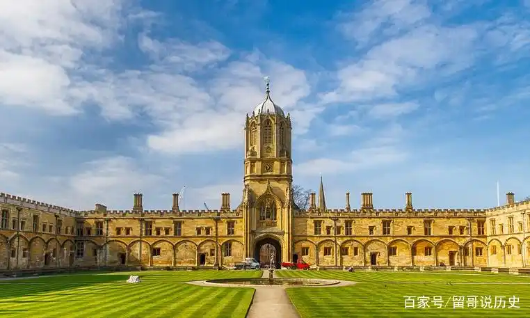牛津大学,是英国名校集团罗素盟校,欧洲科英布拉集团
