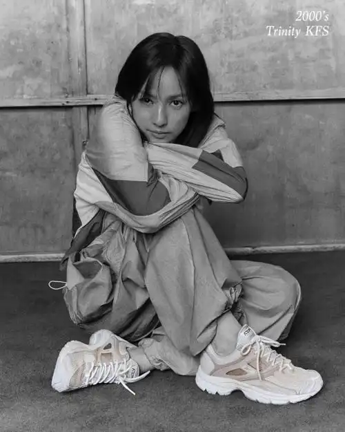 李孝利演绎 reebok 复古大片!