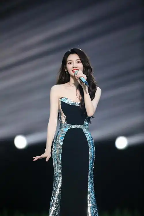 苗苗超话#苗苗浪姐主题曲vlog#为自由而生的颜色 ,无色亦无畏 ,此刻