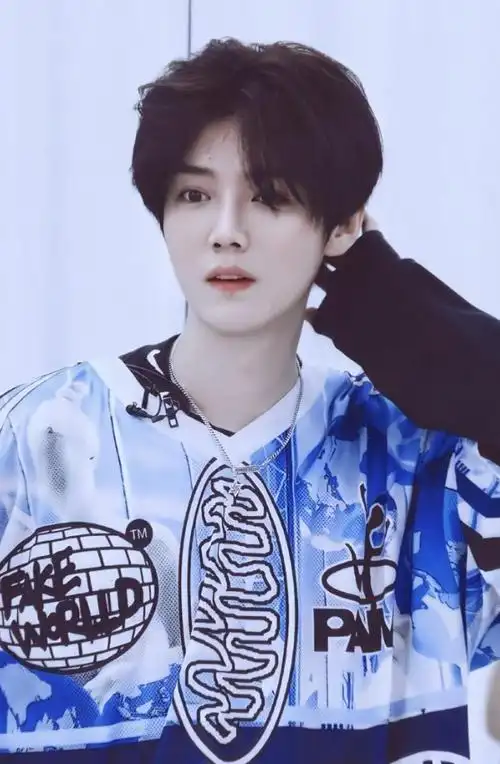 原创鹿晗公认的京城少爷让韩国节目组当面道歉他家世到底有多牛