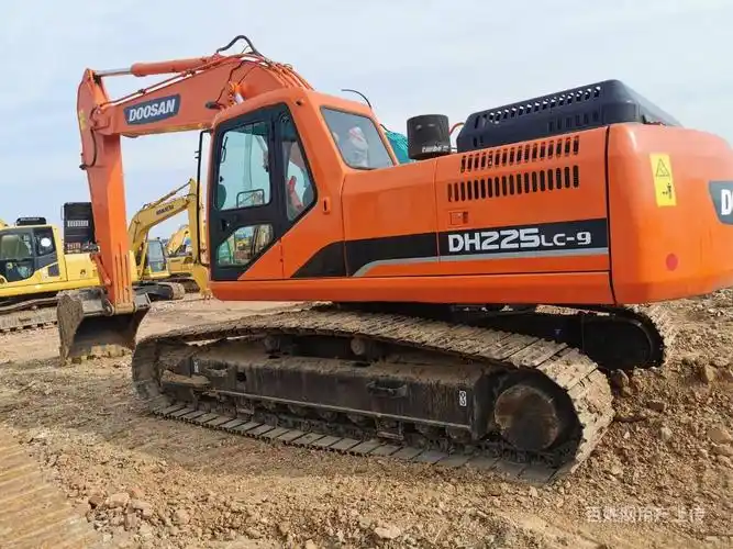 出售精品斗山225-9二手挖掘机 手续齐全 包干活