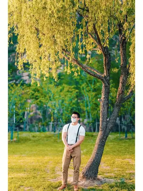 这背影无疑是个胖子了