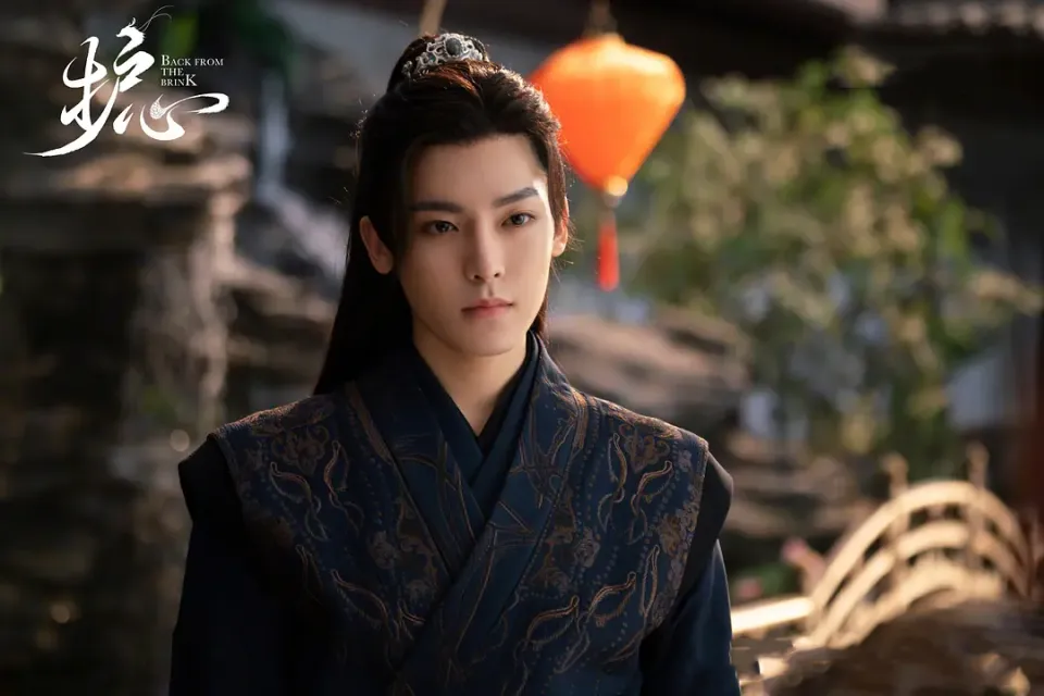 在《护心》里,侯明昊表现不俗,他饰演的天曜身负深仇大恨,但却内心