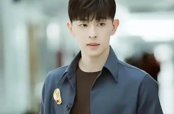 退网1年后再看邓伦如今的窘境他很可恨也很可悲