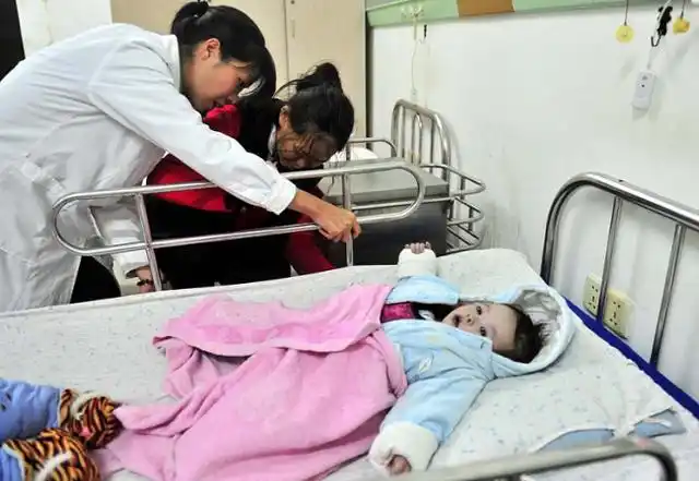 山东孤女靠拾荒40年收养30多名弃婴,受访时说:都是生命何忍不管