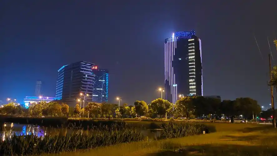 江苏苏州长江南岸江南鱼米之乡美誉的太仓市浏河两岸夜景绝美