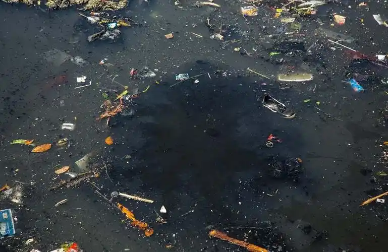 实拍世界上最脏河流,60%鱼类被毒死附近居民身患疾病!