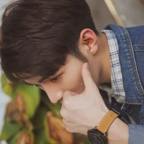 一组忧郁帅哥图片完美的侧脸帅哥图片6