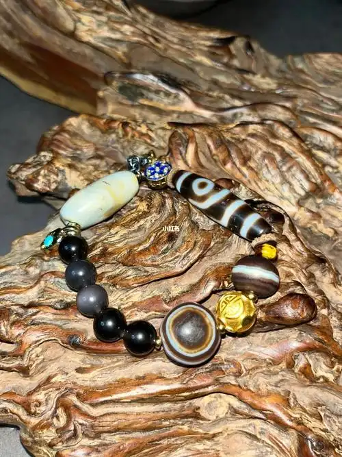 自己搭配的天珠手串很喜欢不卖