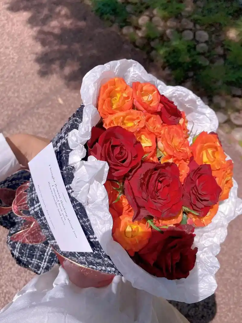 烈焰狂欢红玫瑰5支77狂欢泡泡3-5支如图包装 - 抖音