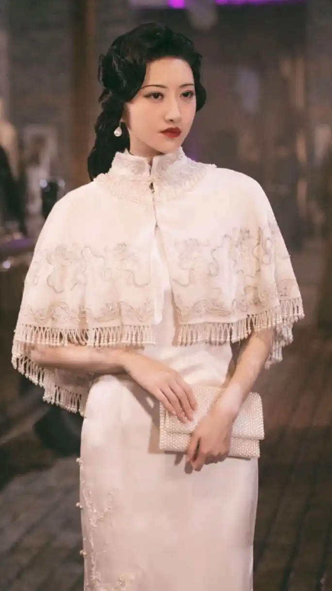 明星旗袍穿搭# #女神# #景甜# 景甜司藤旗袍造型把东方女性魅力展现