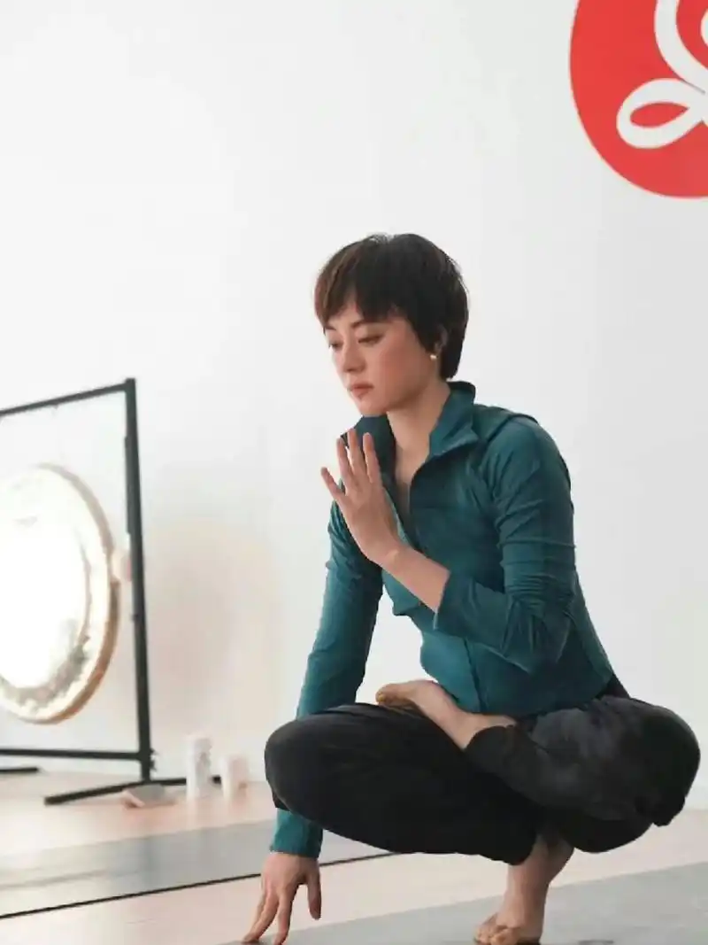 坚持十年的孙俪说 "我练瑜伽,并不期待第二天瘦了多少,而是当我50岁的