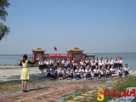 p>江苏省洪泽县实验小学位于美丽清纯的洪泽湖畔,现有两个校区75个