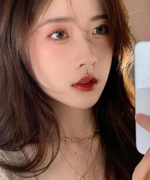 女生有这4个特点,就是标准的上镜脸!不修图都很倾国倾城