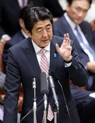 日本首相安倍晋三11月25日参加参院决算委员会会议.
