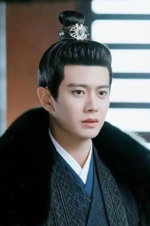 任嘉伦2023年收到所有礼物(任嘉伦近照瘦脱相)(18)