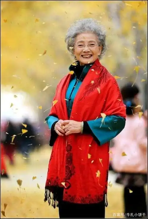 这位中国奶奶91岁依然气质优雅活成了老年人心中最美的样子