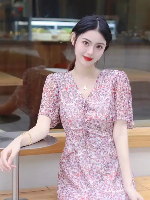 ootd适合上班族穿的碎花雪纺连衣裙