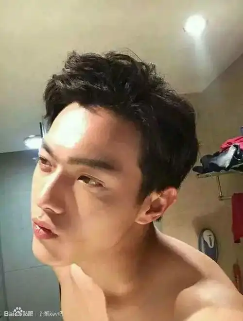 无聊挖坟许凯模特时期自拍