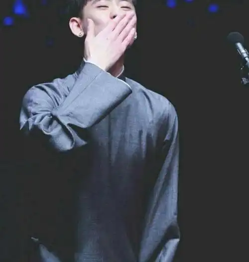 德云社"勾魂腰"火遍全网,知道原因后,让人为他心疼不已