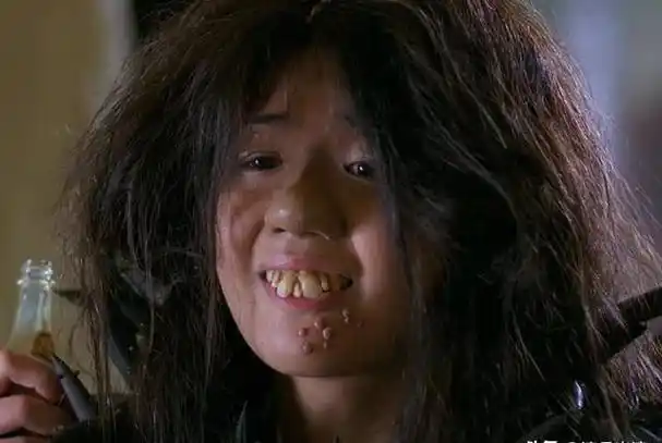 别以为脸上抹灰就是丑女了,论放得下身段,这9位才是扮丑教科书