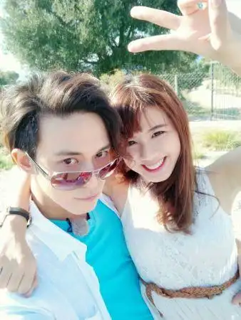 2/11 日前网上曝出一组陈楚河私照,照片均为自拍角度,手机拍摄.