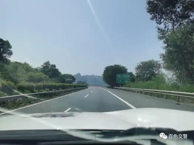 已发生多起连环追尾事故;2,高速公路事故多发点段:g69银百高速德保往