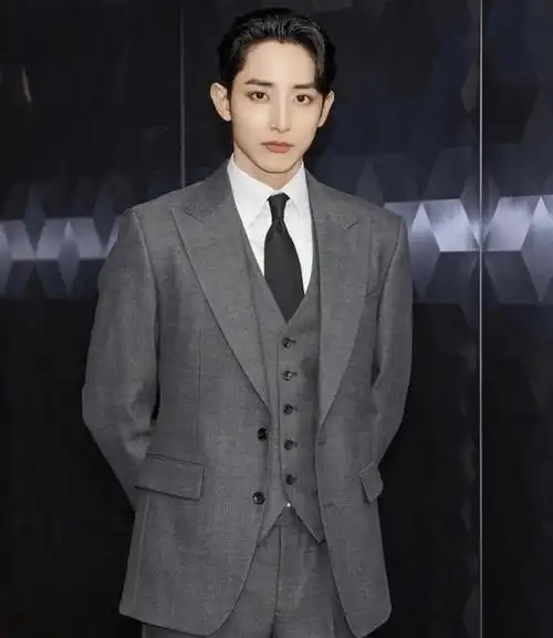 模特李洙赫↓影帝李政宰↓这位姐的前男友们可都是大帅哥.