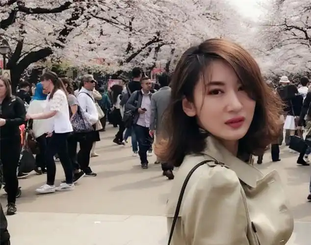 36岁郭珍霓近照大方晒素颜打扮很朴素出道13年不红粉丝催拍戏