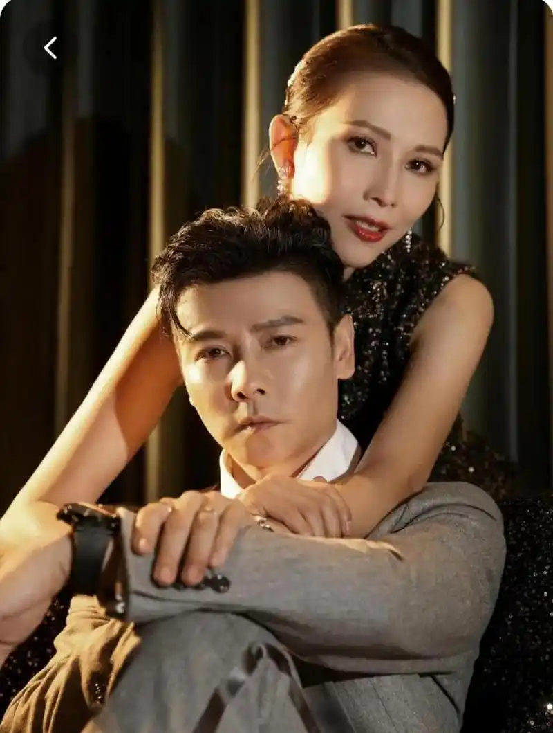 洪欣,蔡少芬,朱茵,陈法蓉是圈中的好姐妹,想当年洪欣跟张丹峰谈恋爱时