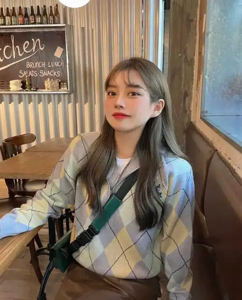 皮肤暗黄染什么颜色显白减龄,今年流行的减龄染发颜色