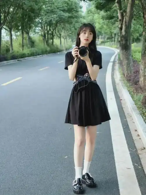 袁冰妍私服穿搭惊艳亮相,清纯女神魅力四溢