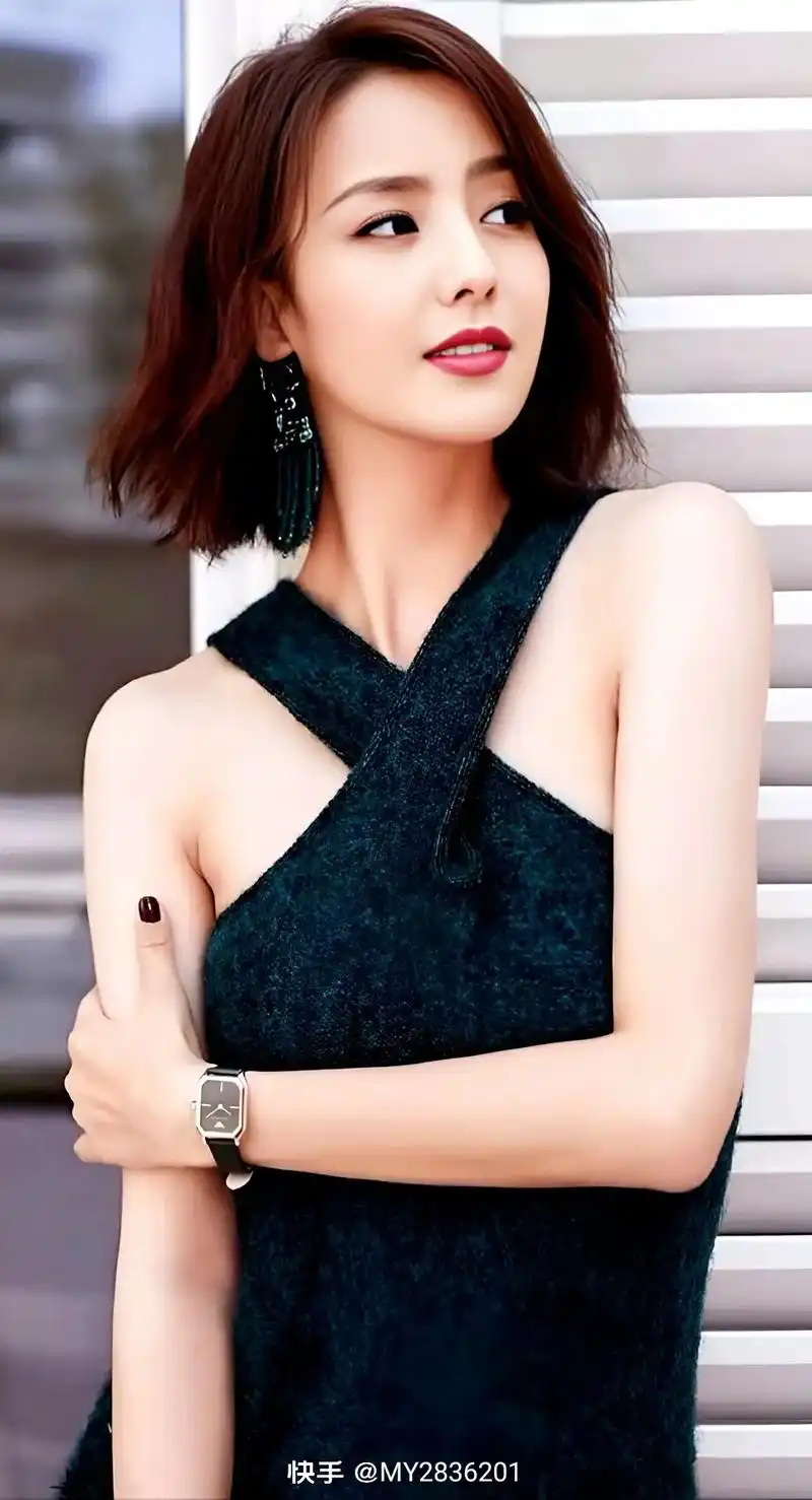 服装时装爱美穿搭时尚潮流 #佟丽娅红丝绒鱼尾裙造型 - 抖音