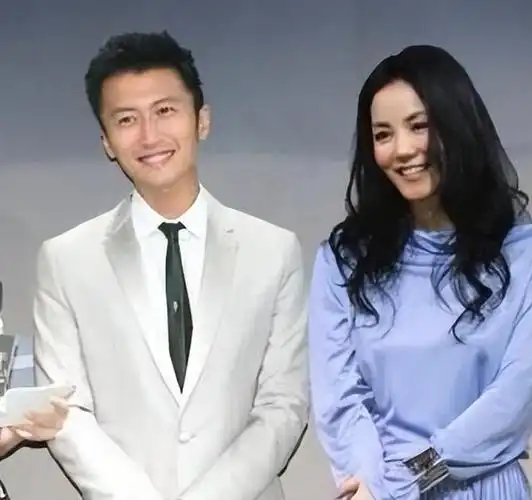 54岁王菲牵手谢霆锋!两人身高仅差0.