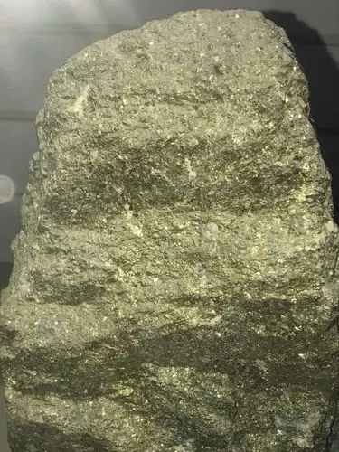 金灿灿的金矿石