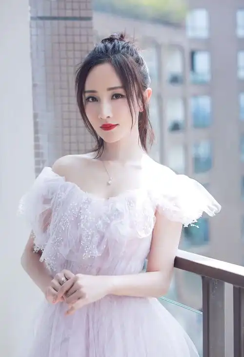 温柔可爱 多才多艺的女明星——赵予熙