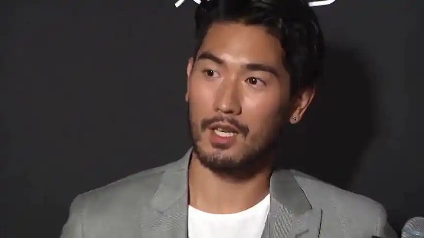 高以翔生命最后时刻视频画面曝光 倒在路边花坛上