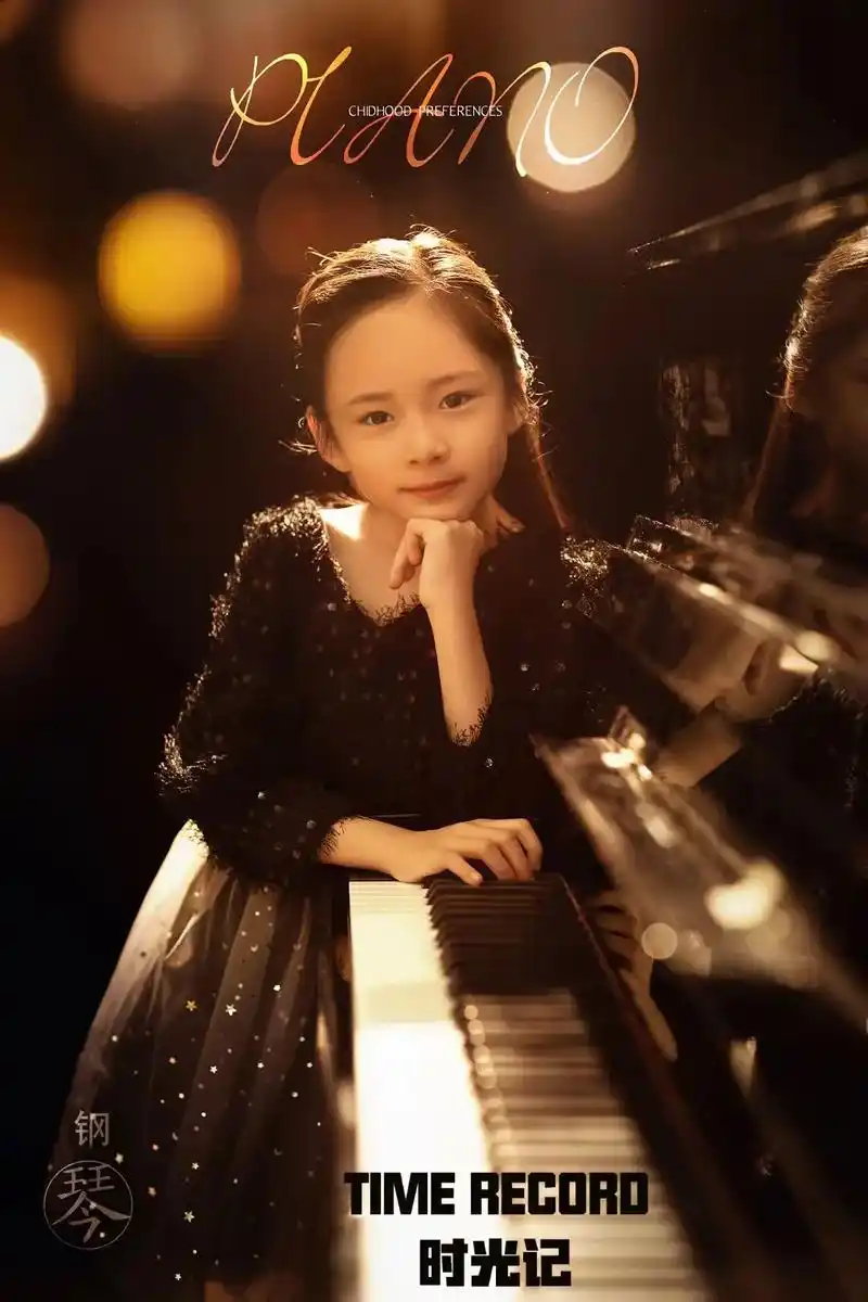 弹钢琴的小女孩 爸爸心中的小公主 妈妈眼里的小可爱 最美的年 - 抖音