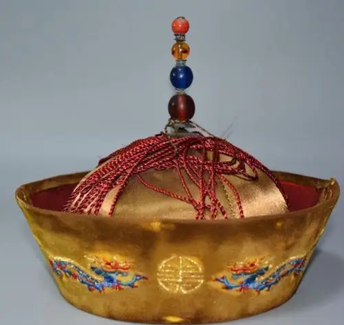 清朝皇帝戴的叫夏朝冠.