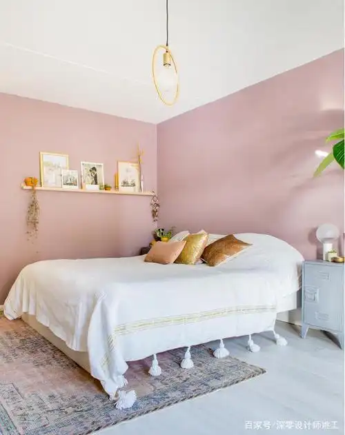 拒绝大白墙,给卧室一点颜色看!先从墙面入手,乳胶漆只用刷一半