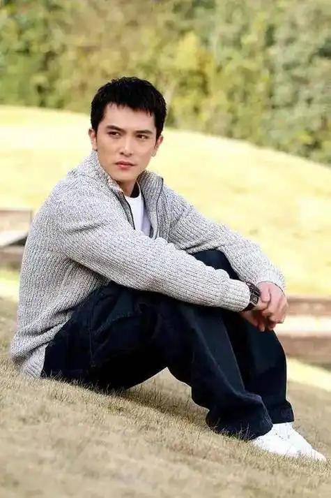 娱乐圈中如雷贯耳的名字,他的才华与演艺征服了无数观众_邱泽_音乐