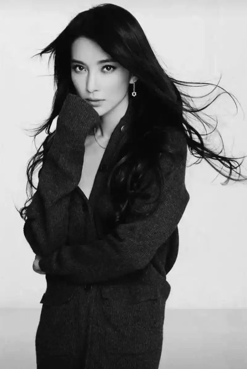 超写实素描～李冰冰#美出高级感 #带你走进画里 #原创作品 - 抖音