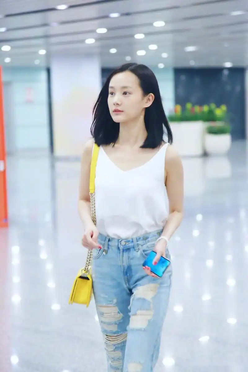 李一桐素颜,素颜也是美美的,演技好颜值高的小姐姐pick一下.