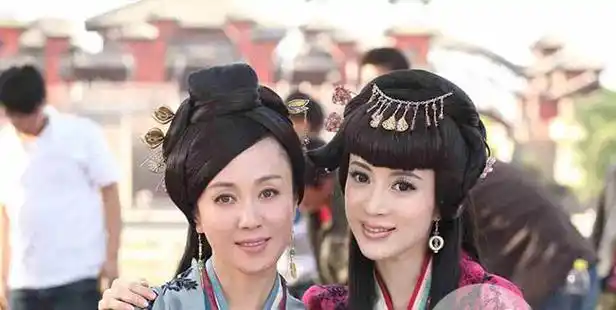 傅艺伟和金巧巧是什么关系 傅艺伟和金巧巧长得很像