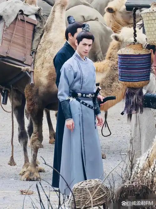 罗云熙想看看有没有八块腹肌?