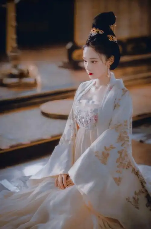 《东宫》小枫的服饰