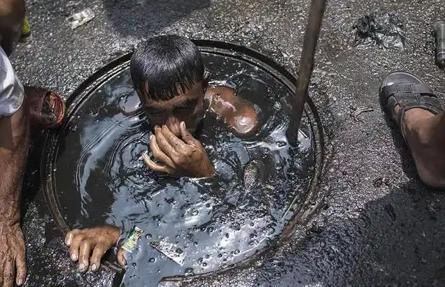 世界上最糟糕的工作印度下水道清理工