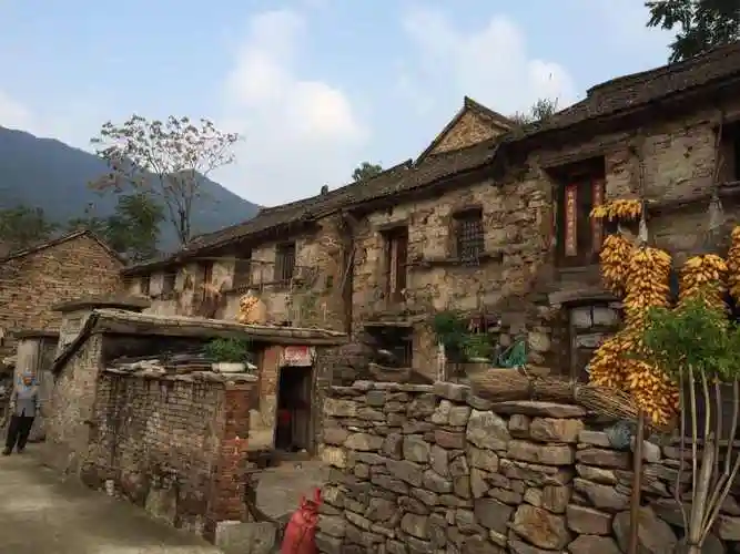 河南大山深处有一处古老村庄盗宝河